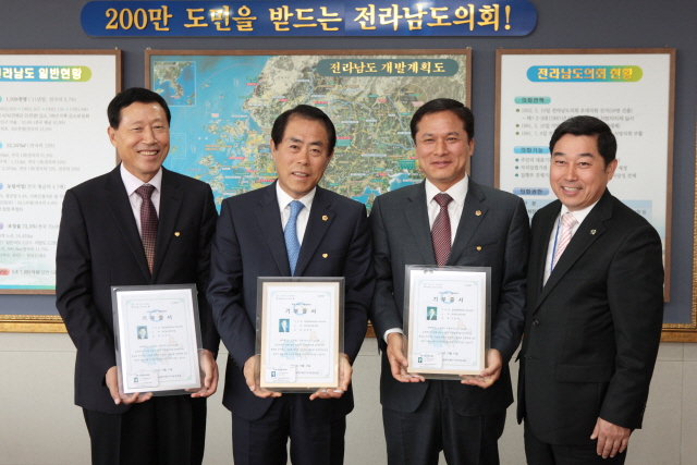 크기변환_12년10월14일 사랑나눔릴레이 기탁식 -  0018 (3).jpg
